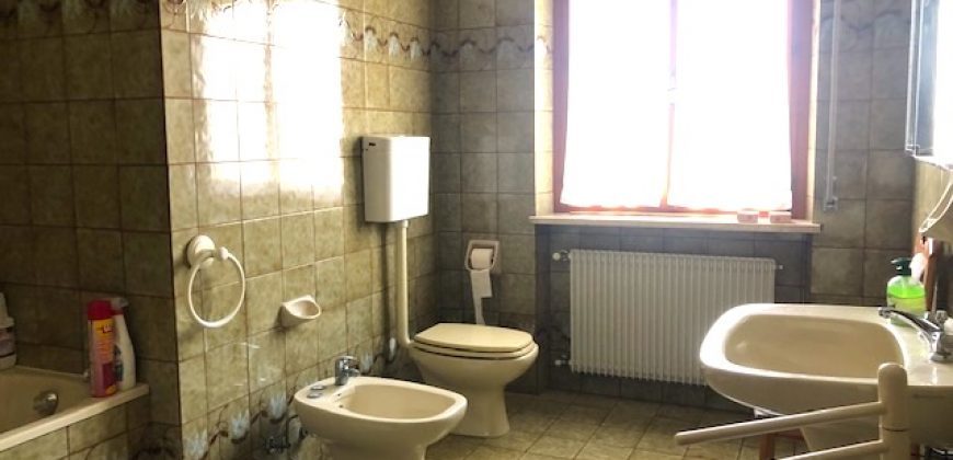 AMPIA VILLA INDIPENDENTE CON GIARDINO