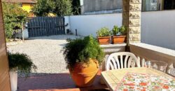 CASA SEMICENTRALE CON GIARDINO