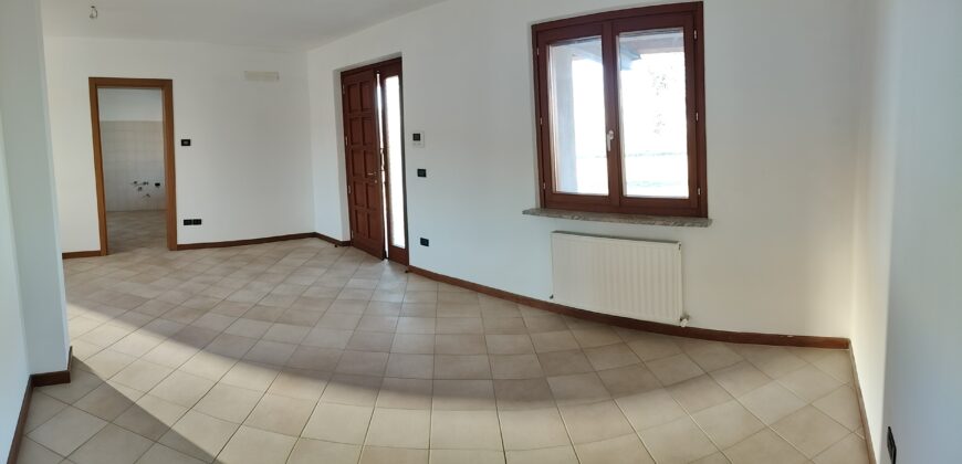 CASA IMMERSA NEL VERDE