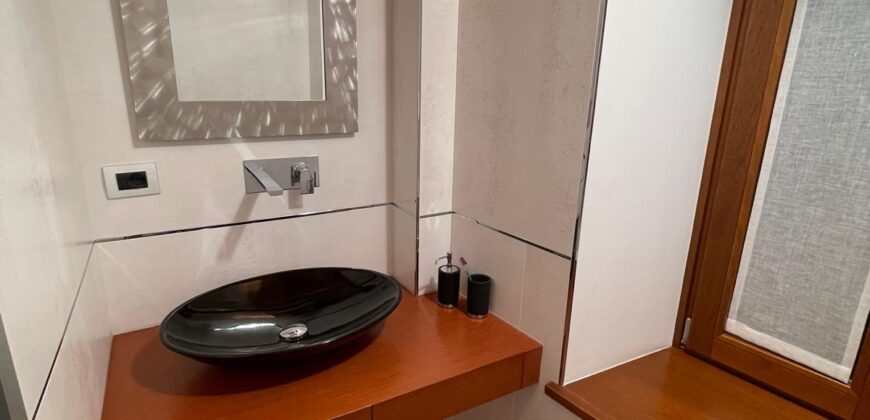 SPLENDIDO APPARTAMENTO CON TERRAZZA E POSTO AUTO