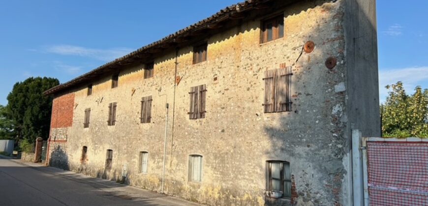 CASA INDIPENDENTE DA RISTRUTTURARE CON GIARDINO