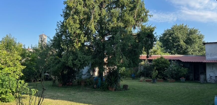 CASA INDIPENDENTE DA RISTRUTTURARE CON GIARDINO