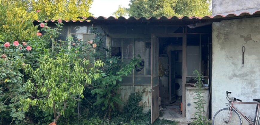 CASA INDIPENDENTE DA RISTRUTTURARE CON GIARDINO