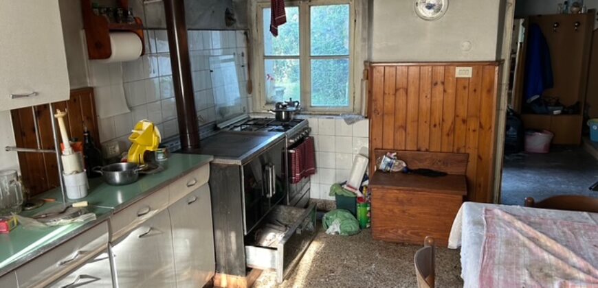 CASA INDIPENDENTE DA RISTRUTTURARE CON GIARDINO