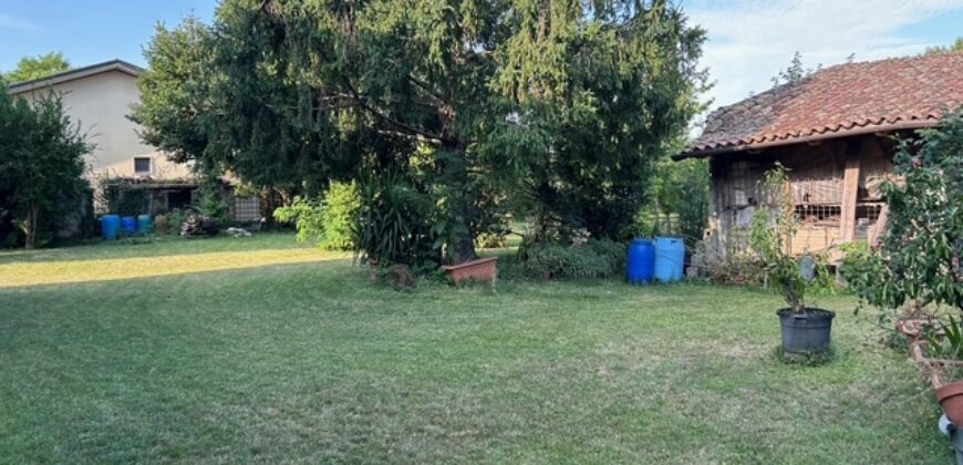 CASA INDIPENDENTE DA RISTRUTTURARE CON GIARDINO