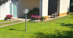 VILLETTA A SCHIERA DI TESTA CON GIARDINO