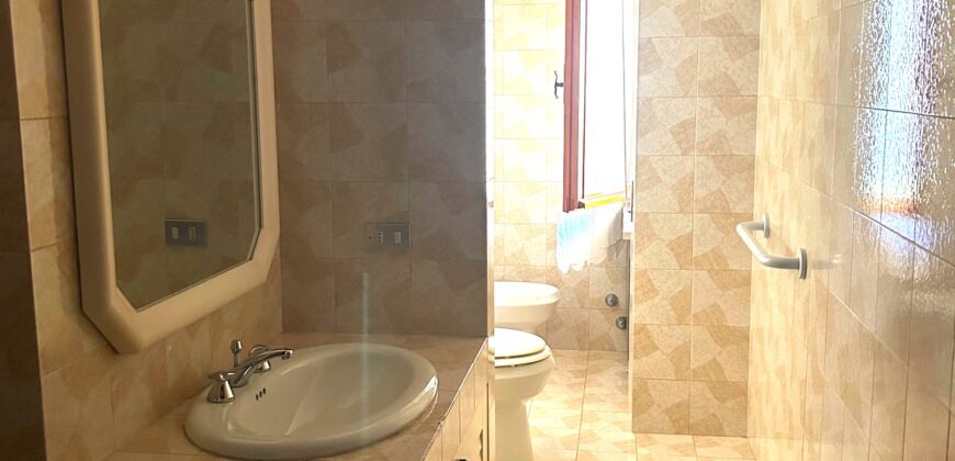 VILLETTA A SCHIERA DI TESTA CON GIARDINO
