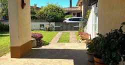 VILLETTA A SCHIERA DI TESTA CON GIARDINO