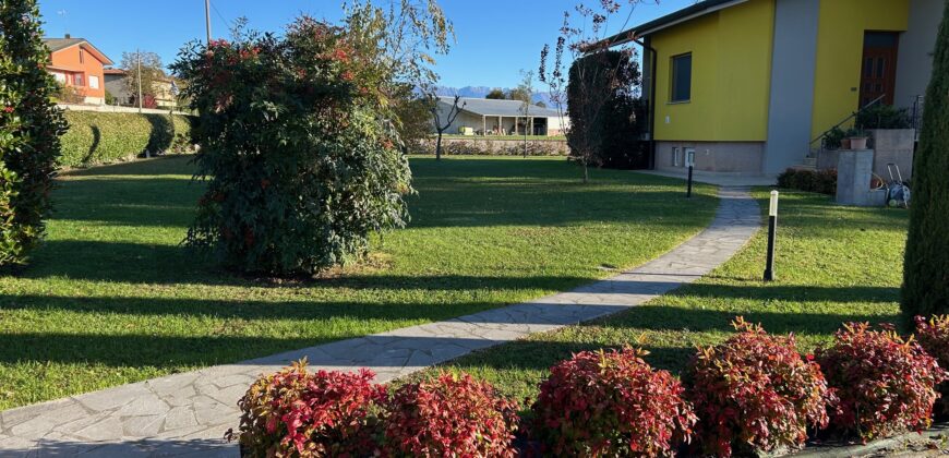 VILLA INDIPENDENTE CON AMPIO GIARDINO