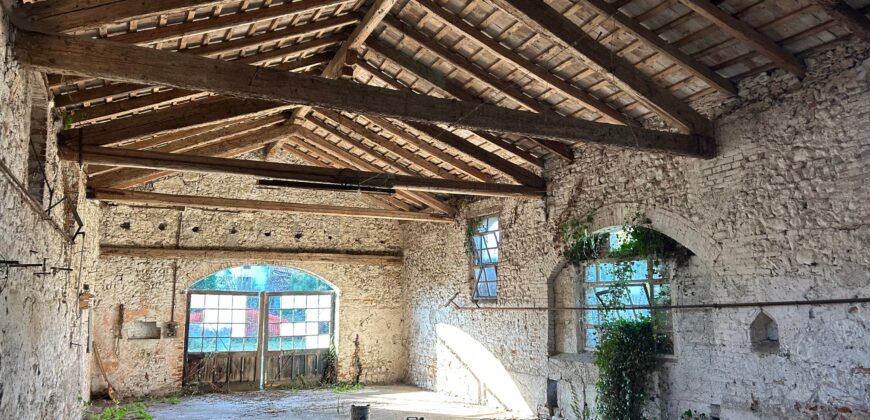 RUSTICO CON AMPIO SCOPERTO