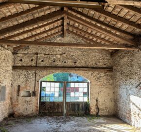 RUSTICO CON AMPIO SCOPERTO