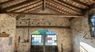 RUSTICO CON AMPIO SCOPERTO