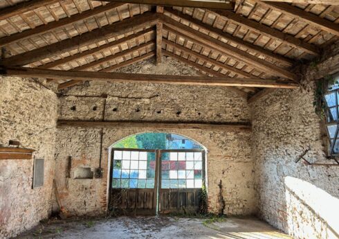 RUSTICO CON AMPIO SCOPERTO