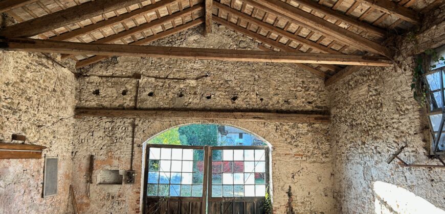 RUSTICO CON AMPIO SCOPERTO