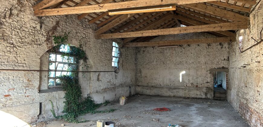 RUSTICO CON AMPIO SCOPERTO