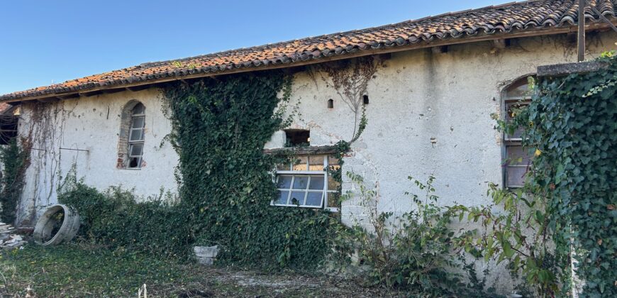 RUSTICO CON AMPIO SCOPERTO