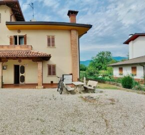 CASASCHIERA CON GIARDINO