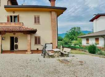 CASASCHIERA CON GIARDINO