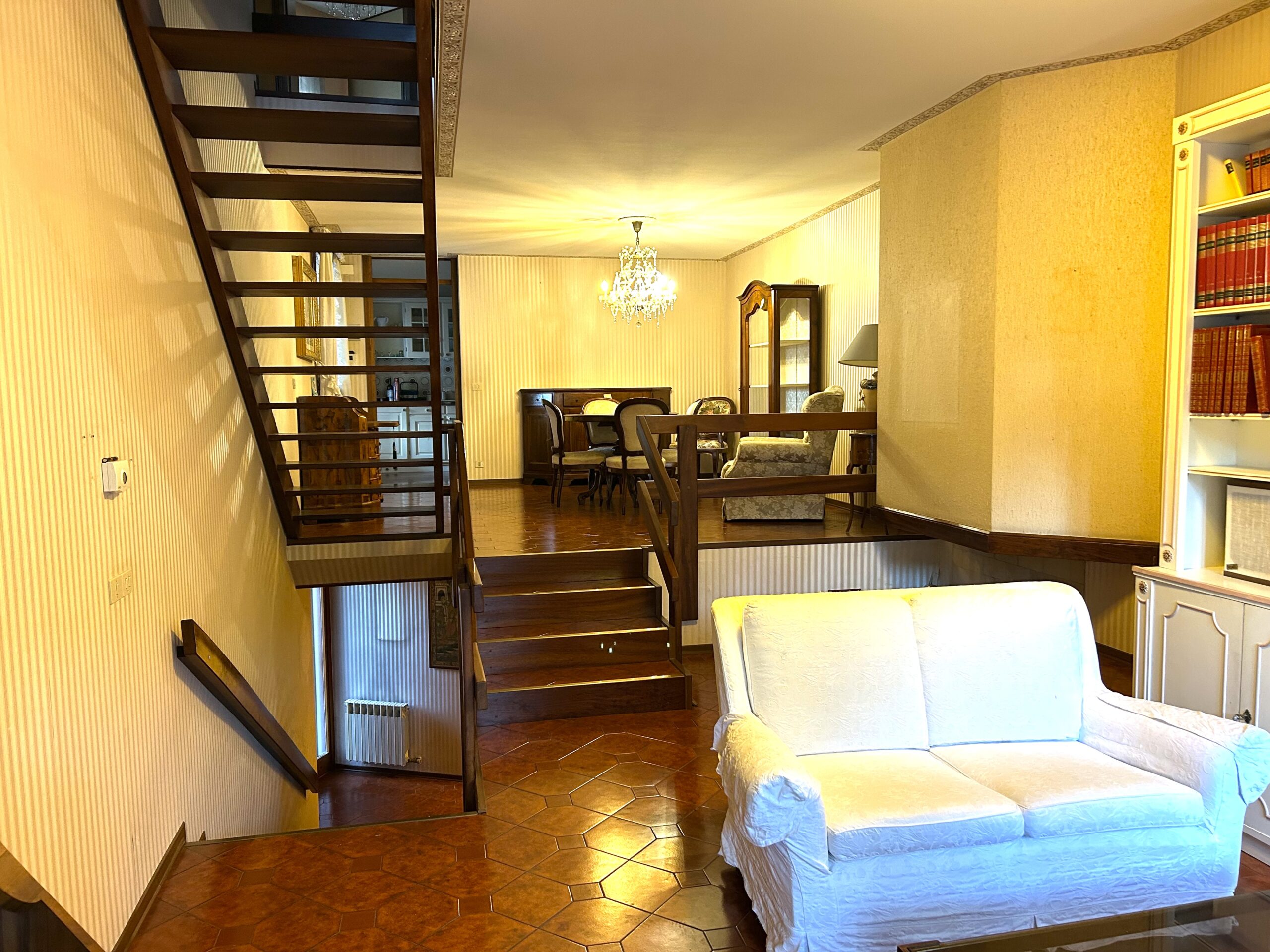 VILLA A SCHIERA CON GIARDINO