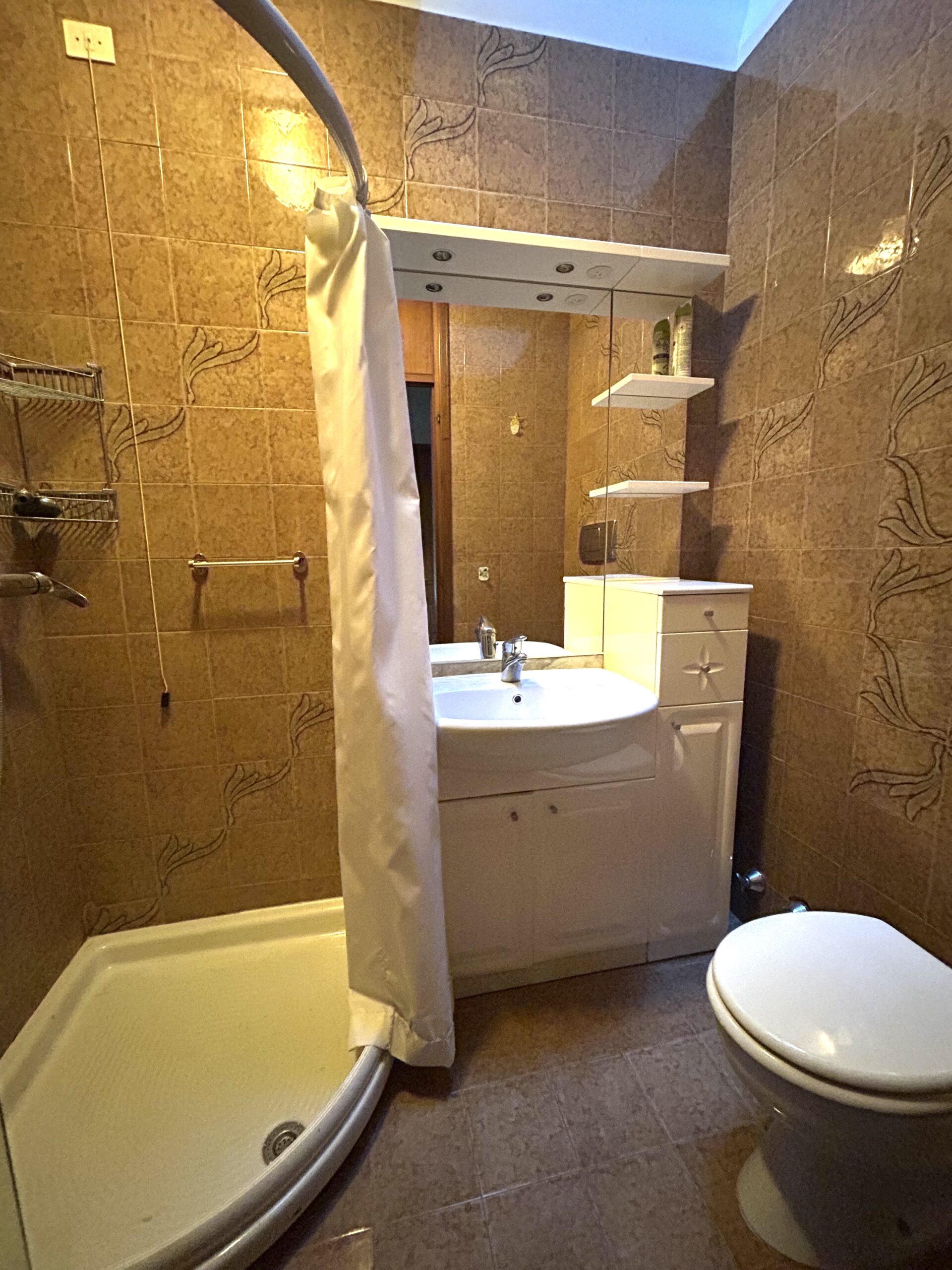 VILLA A SCHIERA CON GIARDINO