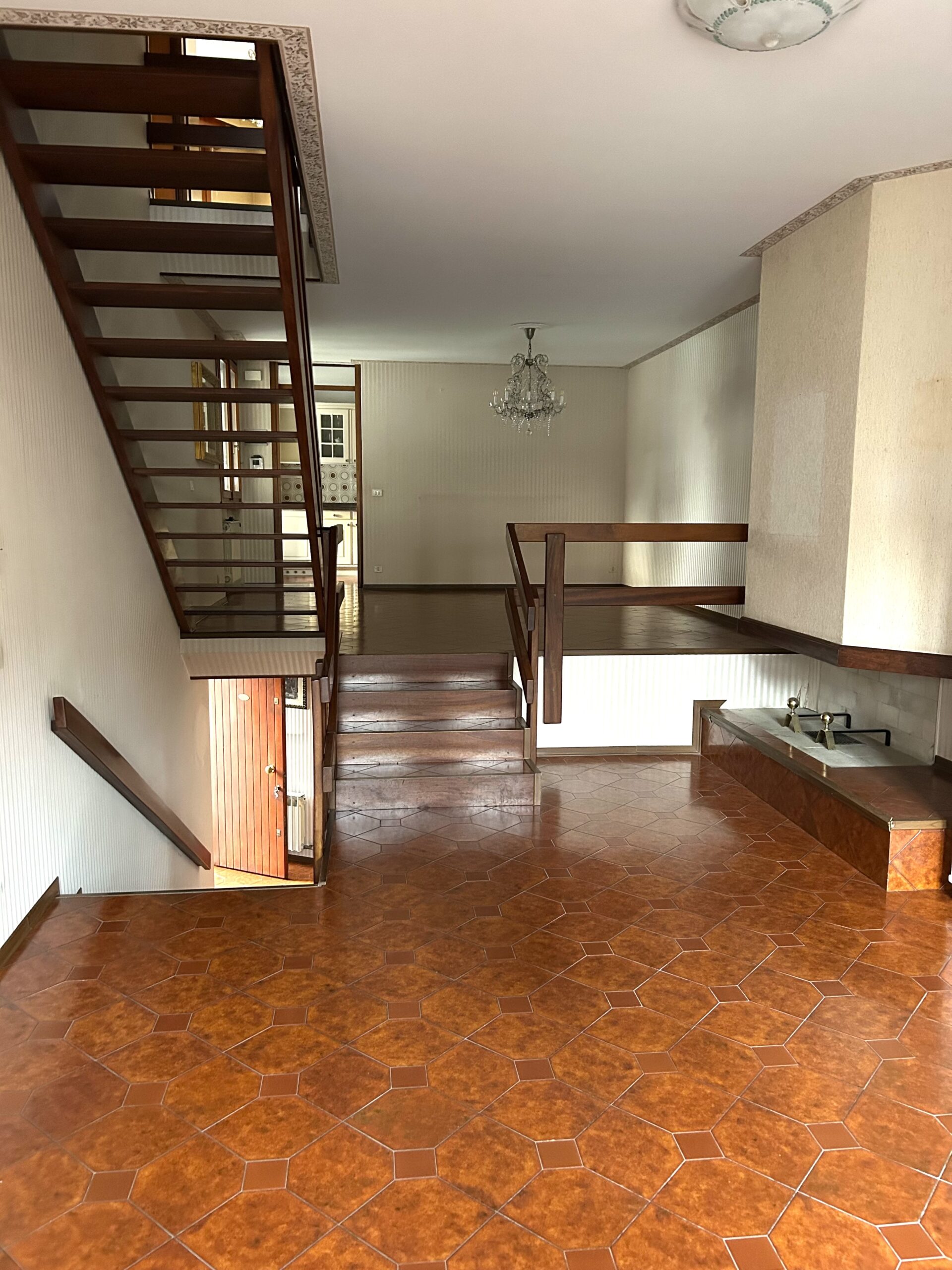 VILLA A SCHIERA CON GIARDINO