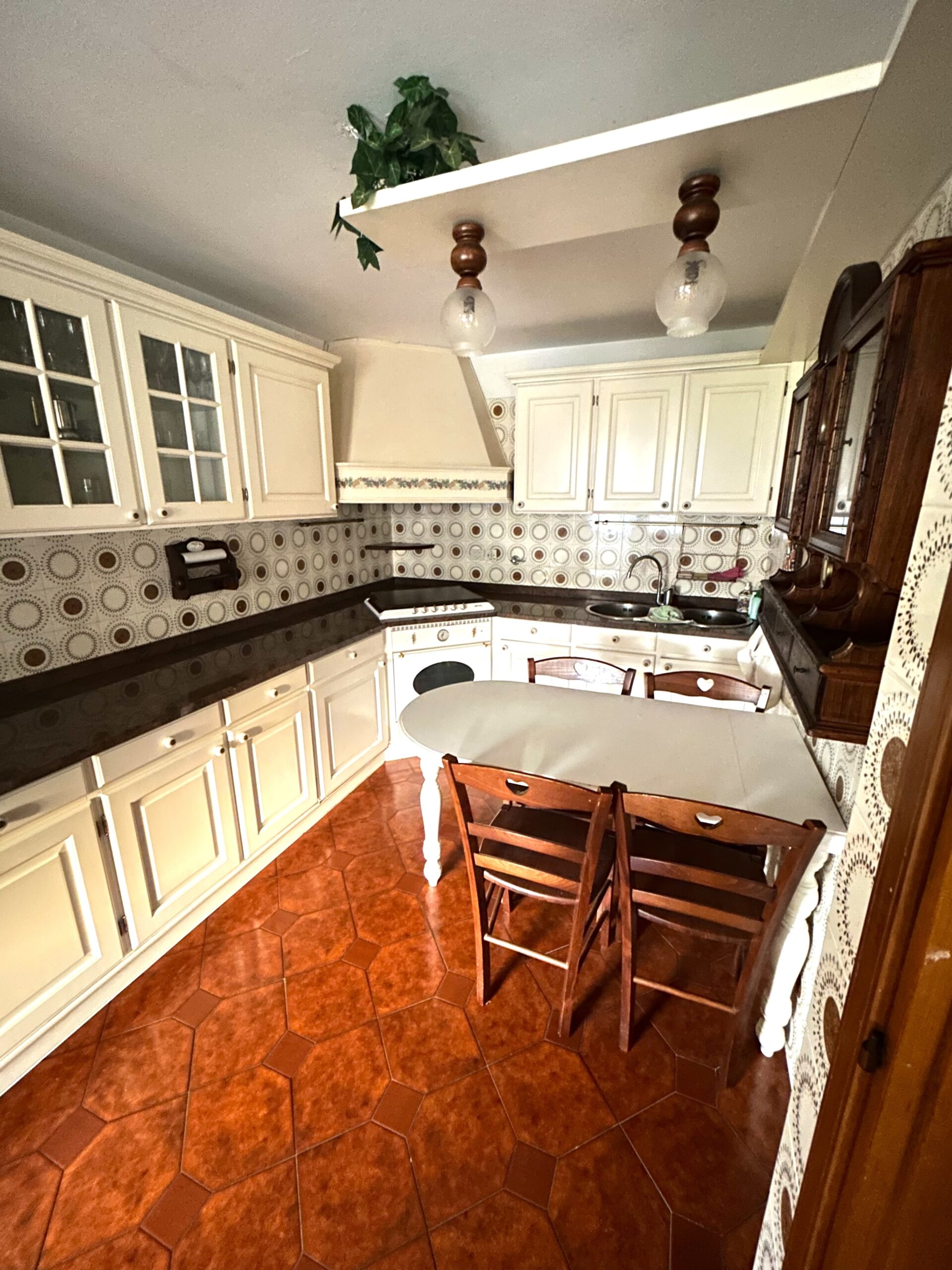 VILLA A SCHIERA CON GIARDINO