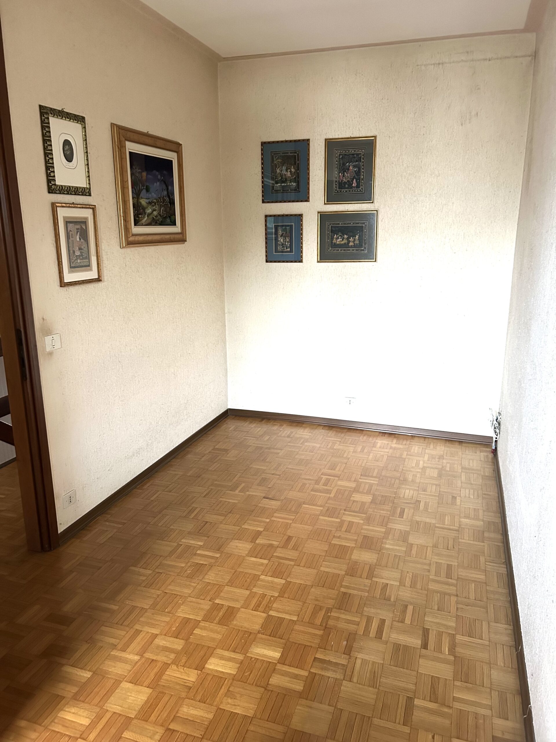 VILLA A SCHIERA CON GIARDINO