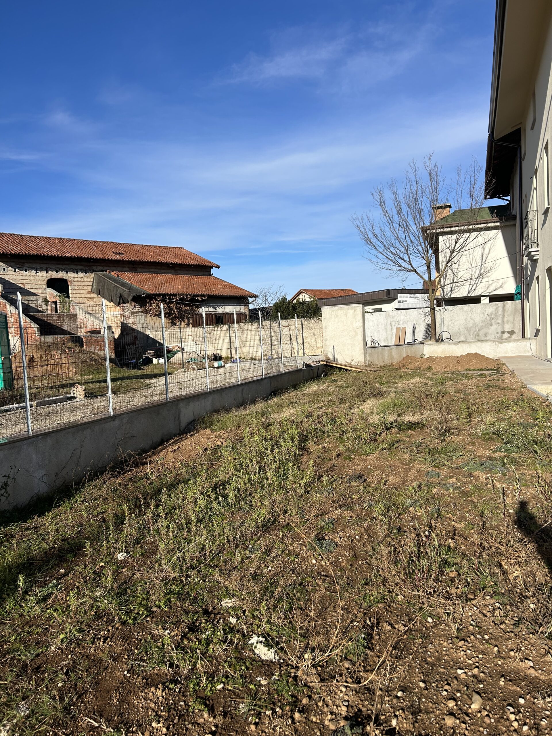 APPARTAMENTO SU DUE LIVELLI CON GIARDINO