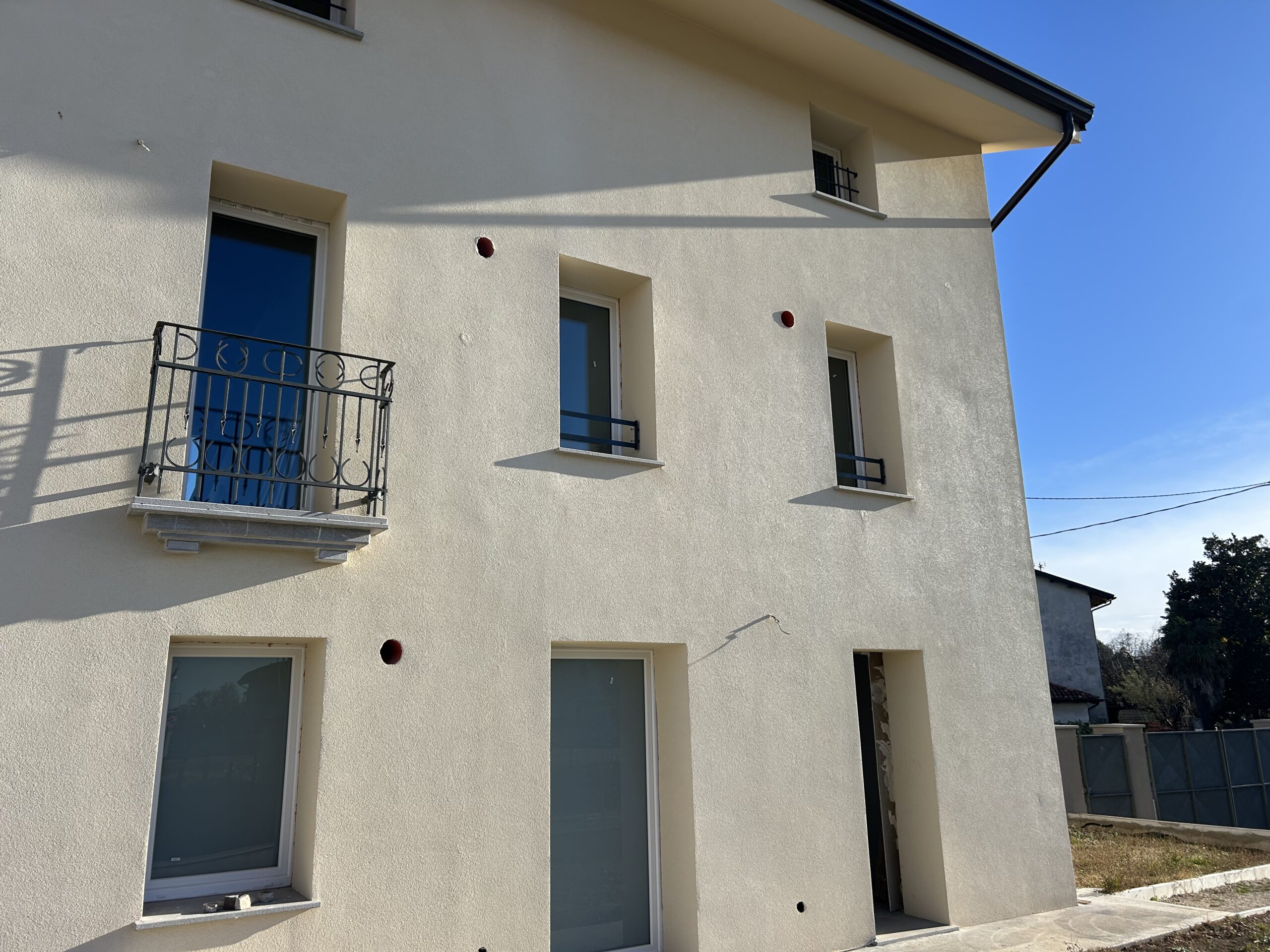 APPARTAMENTO SU DUE LIVELLI CON GIARDINO