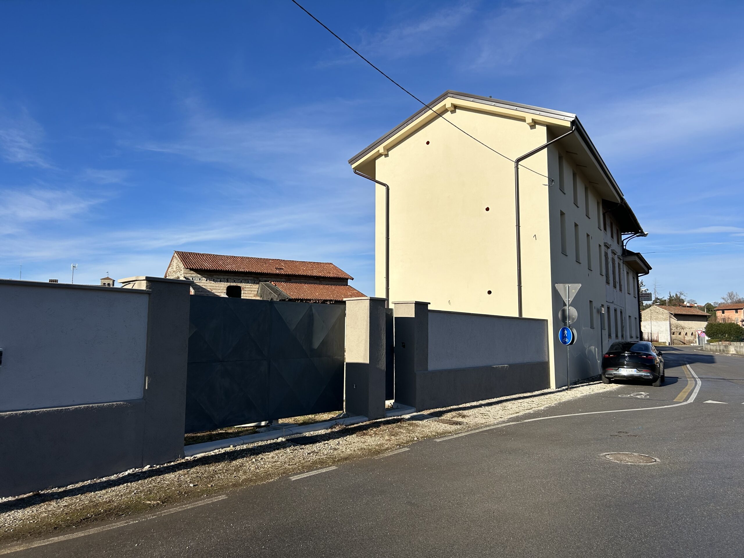 APPARTAMENTO SU DUE LIVELLI CON GIARDINO