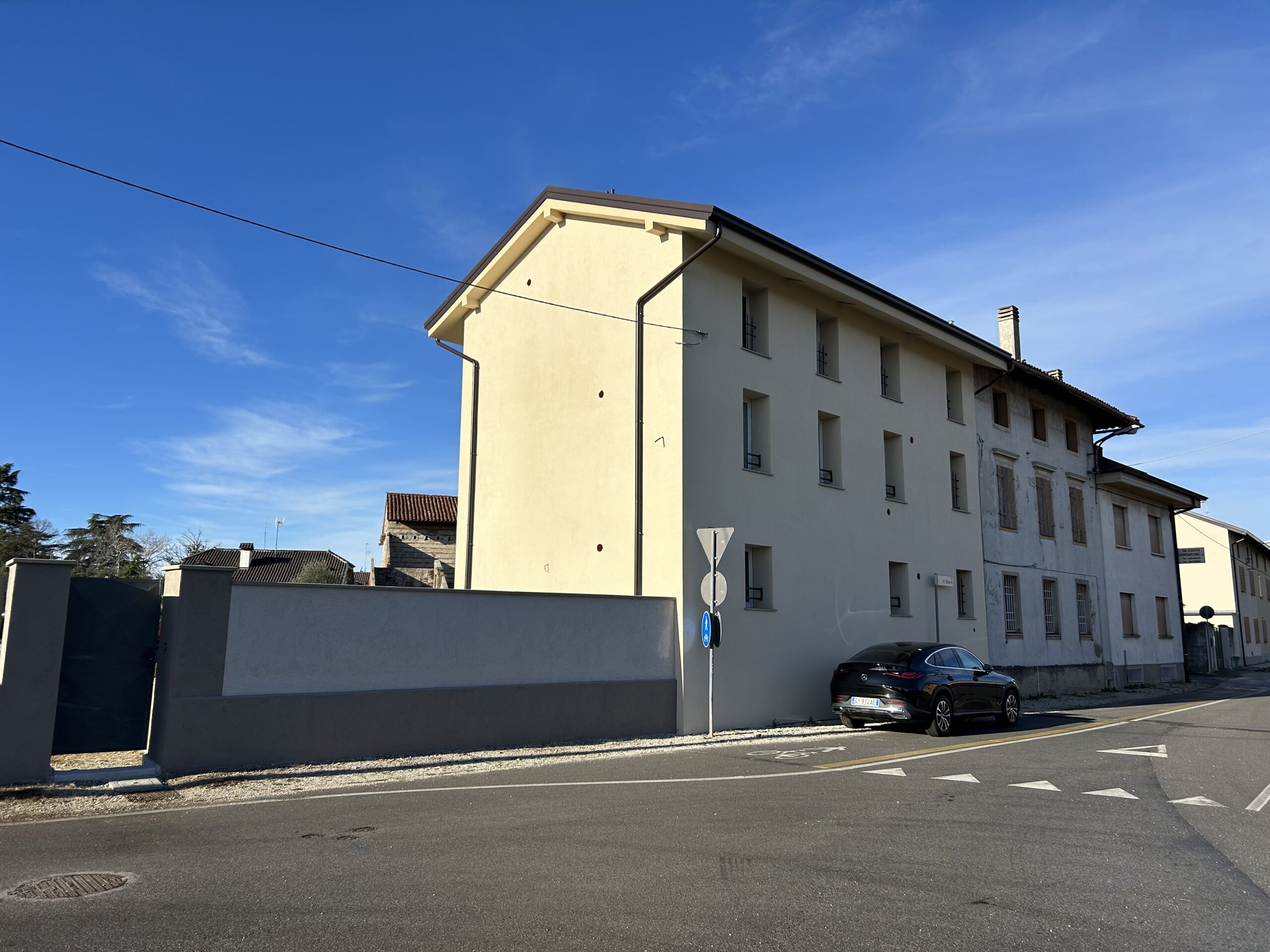 APPARTAMENTO SU DUE LIVELLI CON GIARDINO