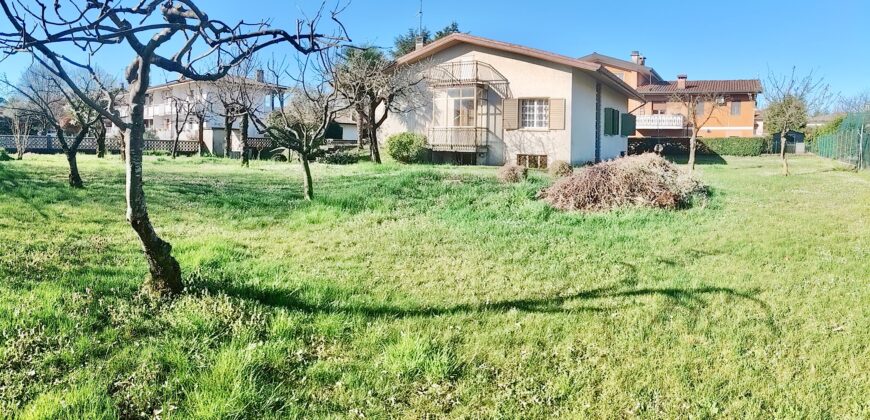 VILLA INDIPENDENTE CON GIARDINO