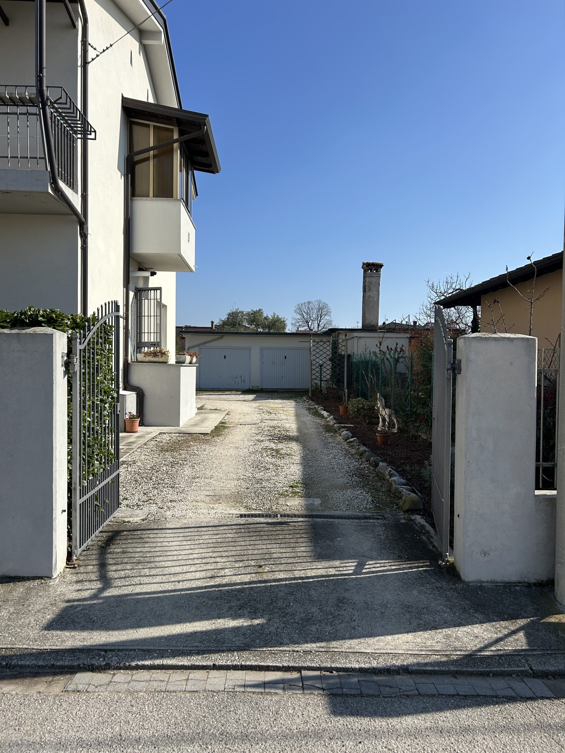 APPARTAMENTO IN BIFAMILIARE