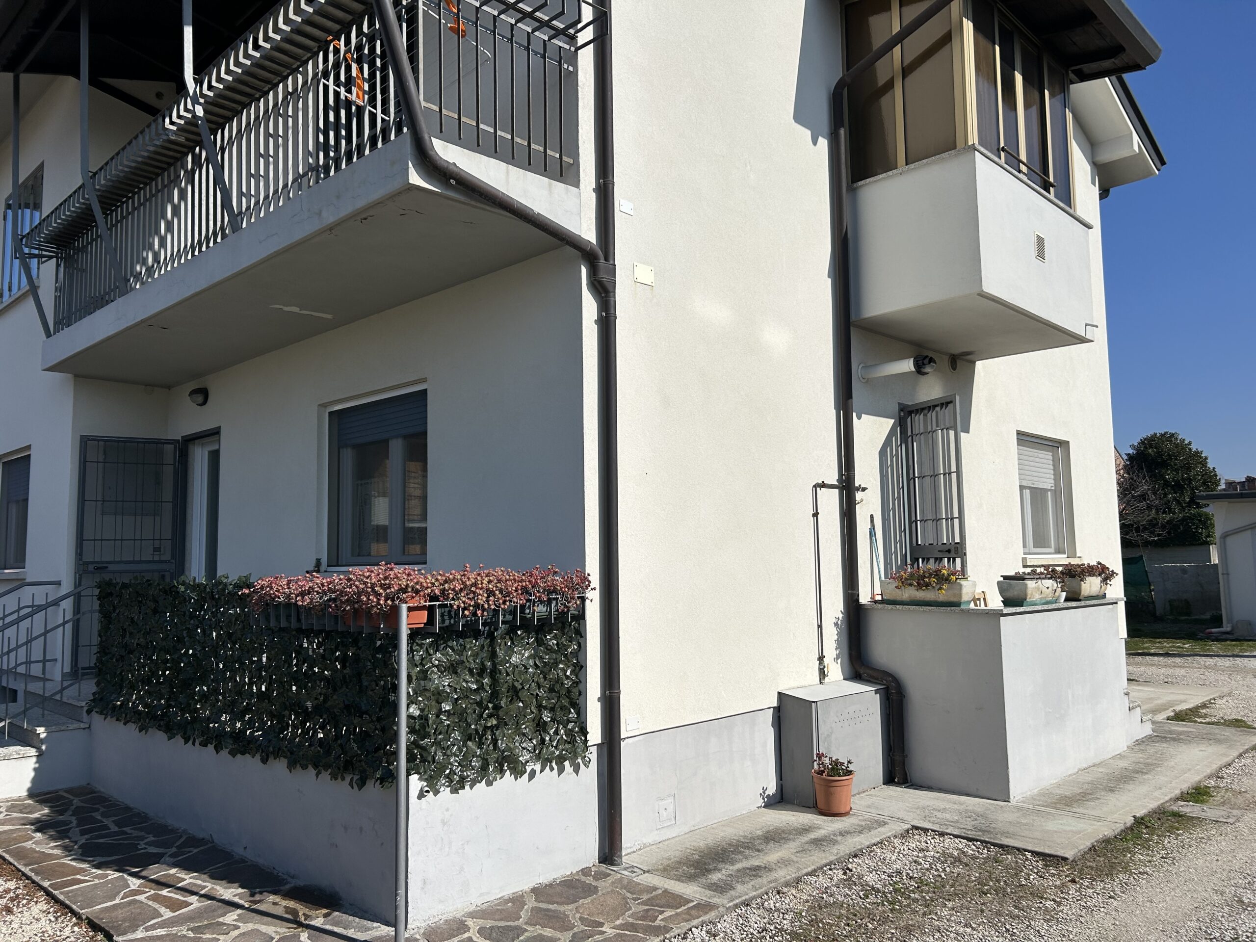 APPARTAMENTO IN BIFAMILIARE