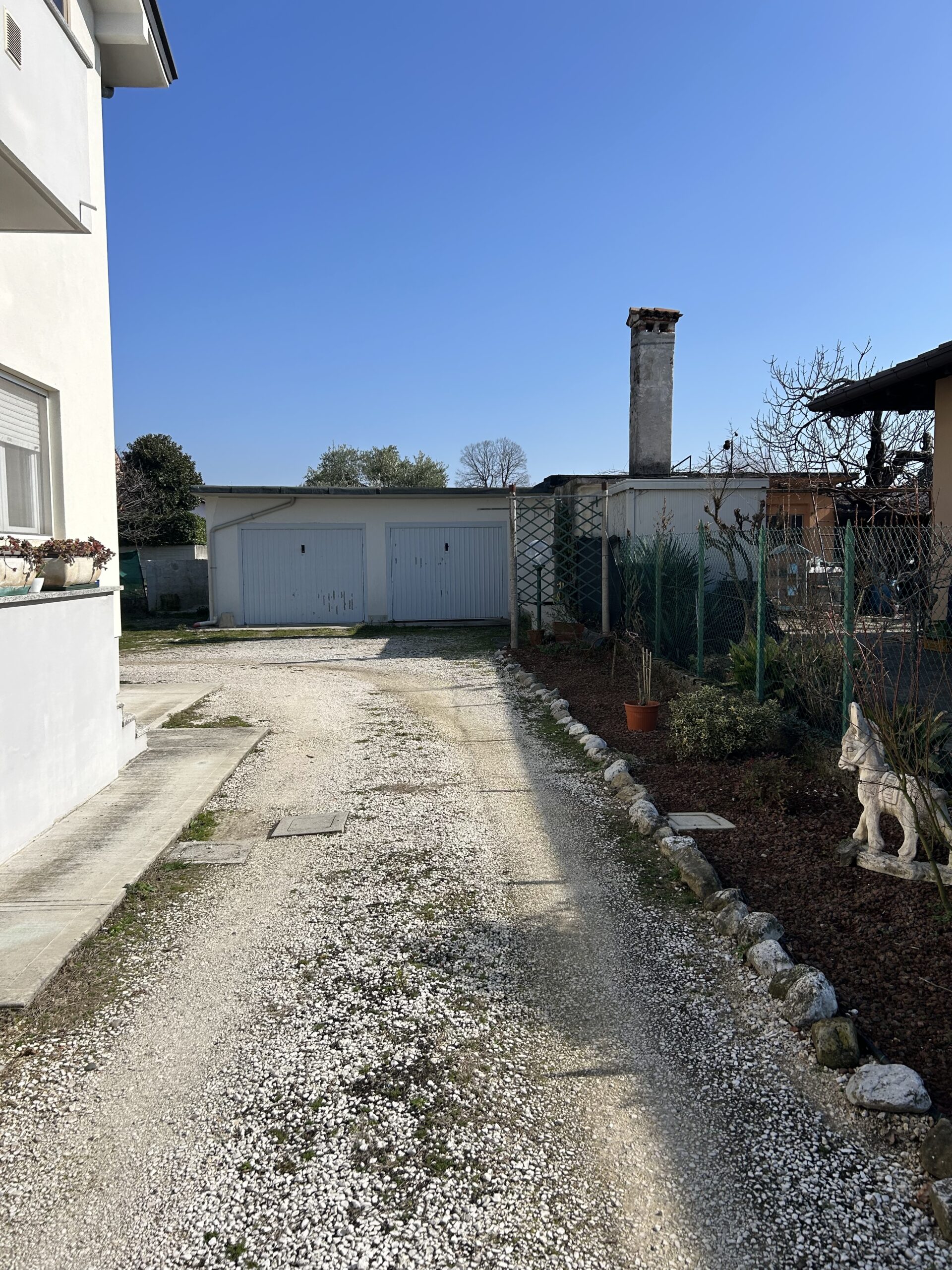 APPARTAMENTO IN BIFAMILIARE