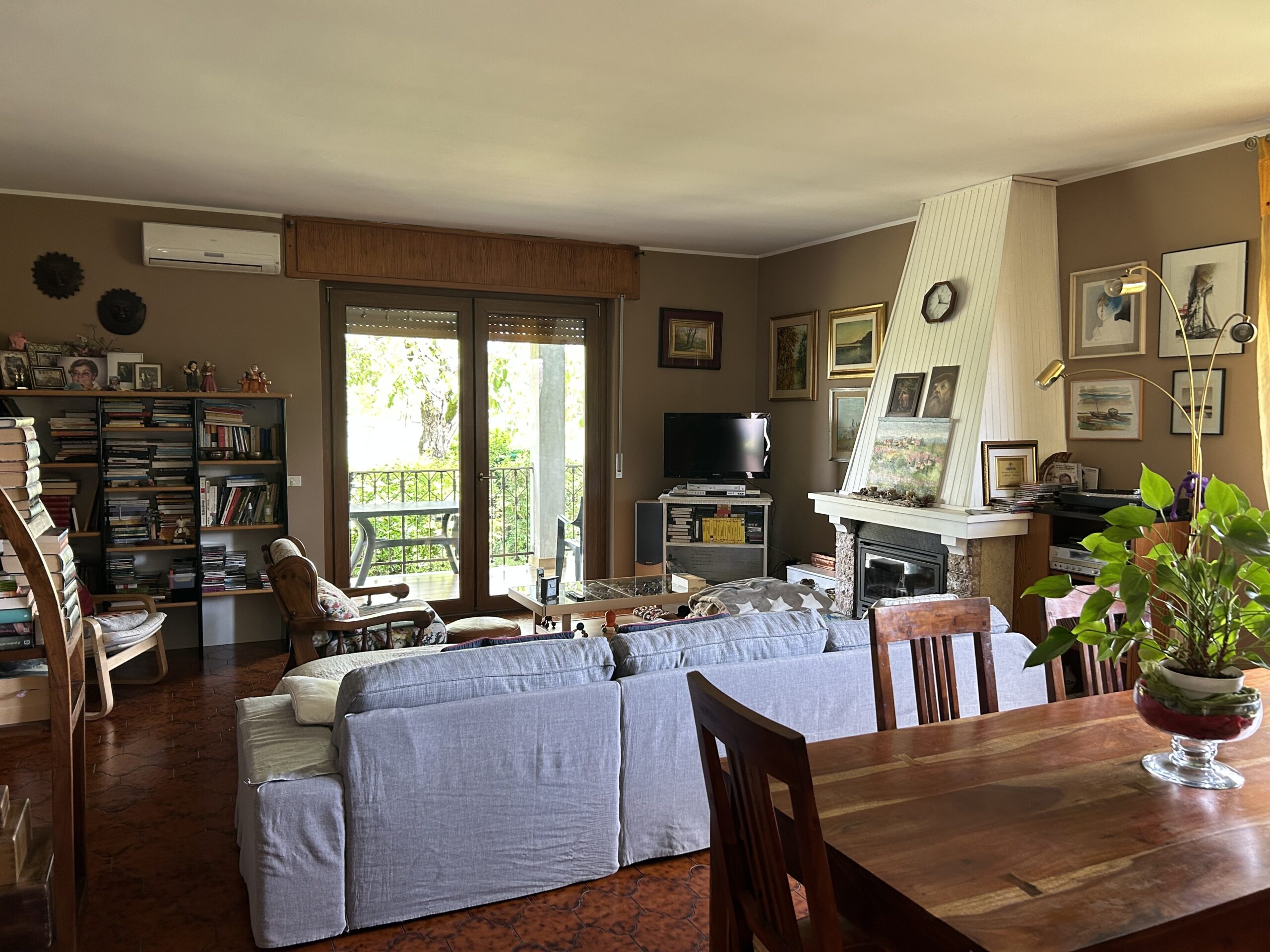 VILLA BIFAMILIARE CON GIARDINO