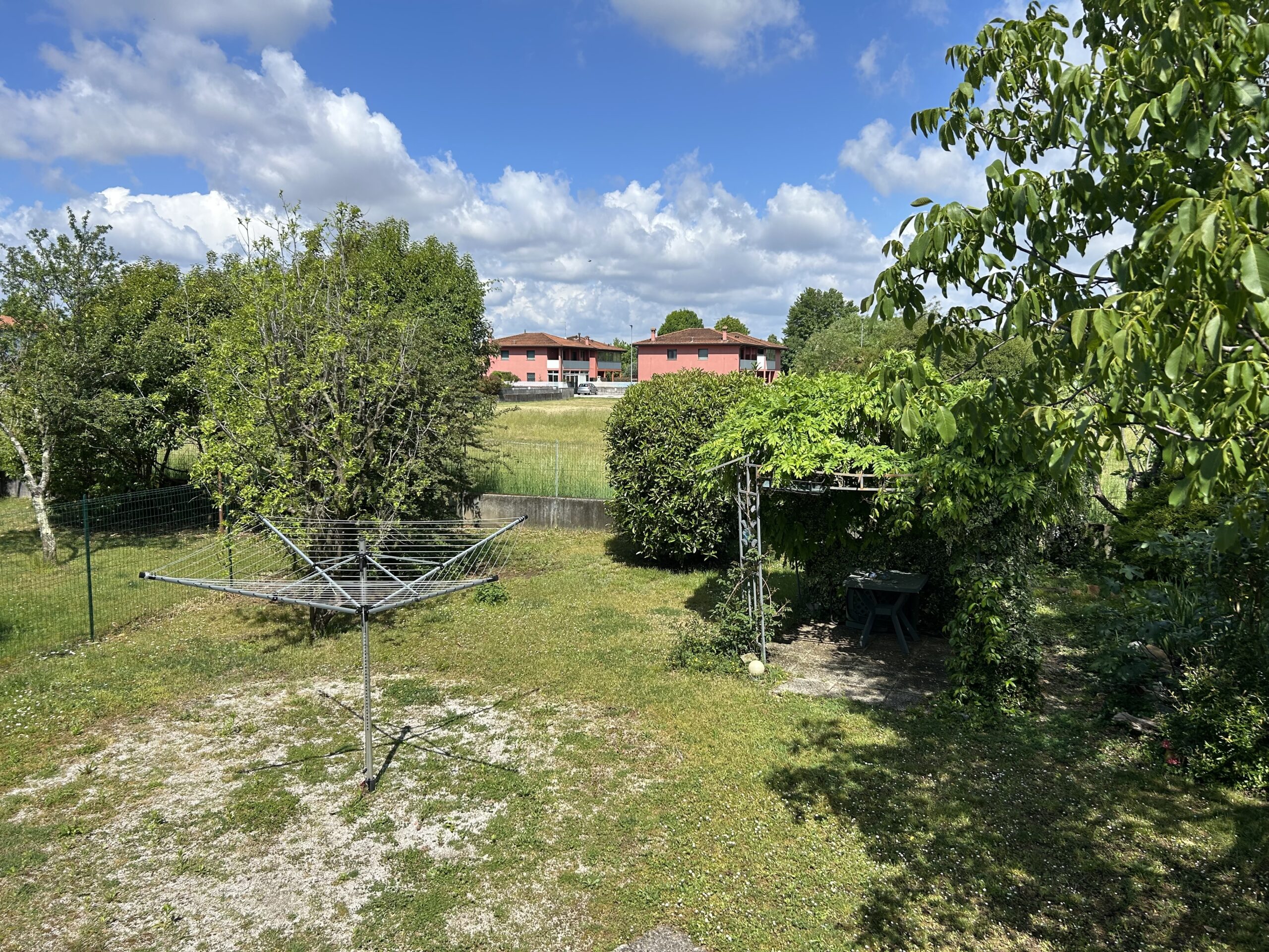 VILLA BIFAMILIARE CON GIARDINO