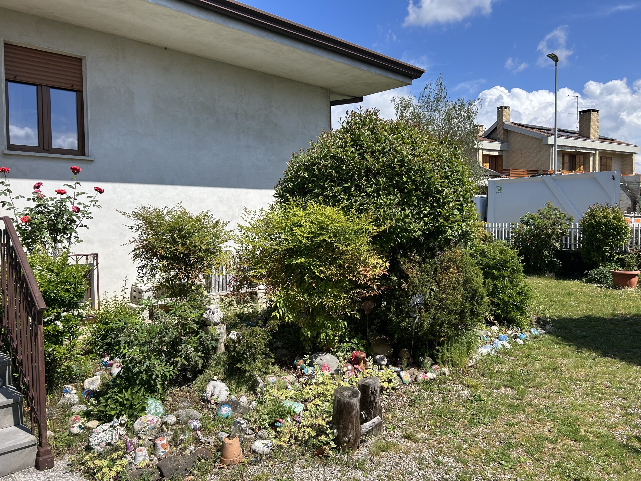 VILLA BIFAMILIARE CON GIARDINO