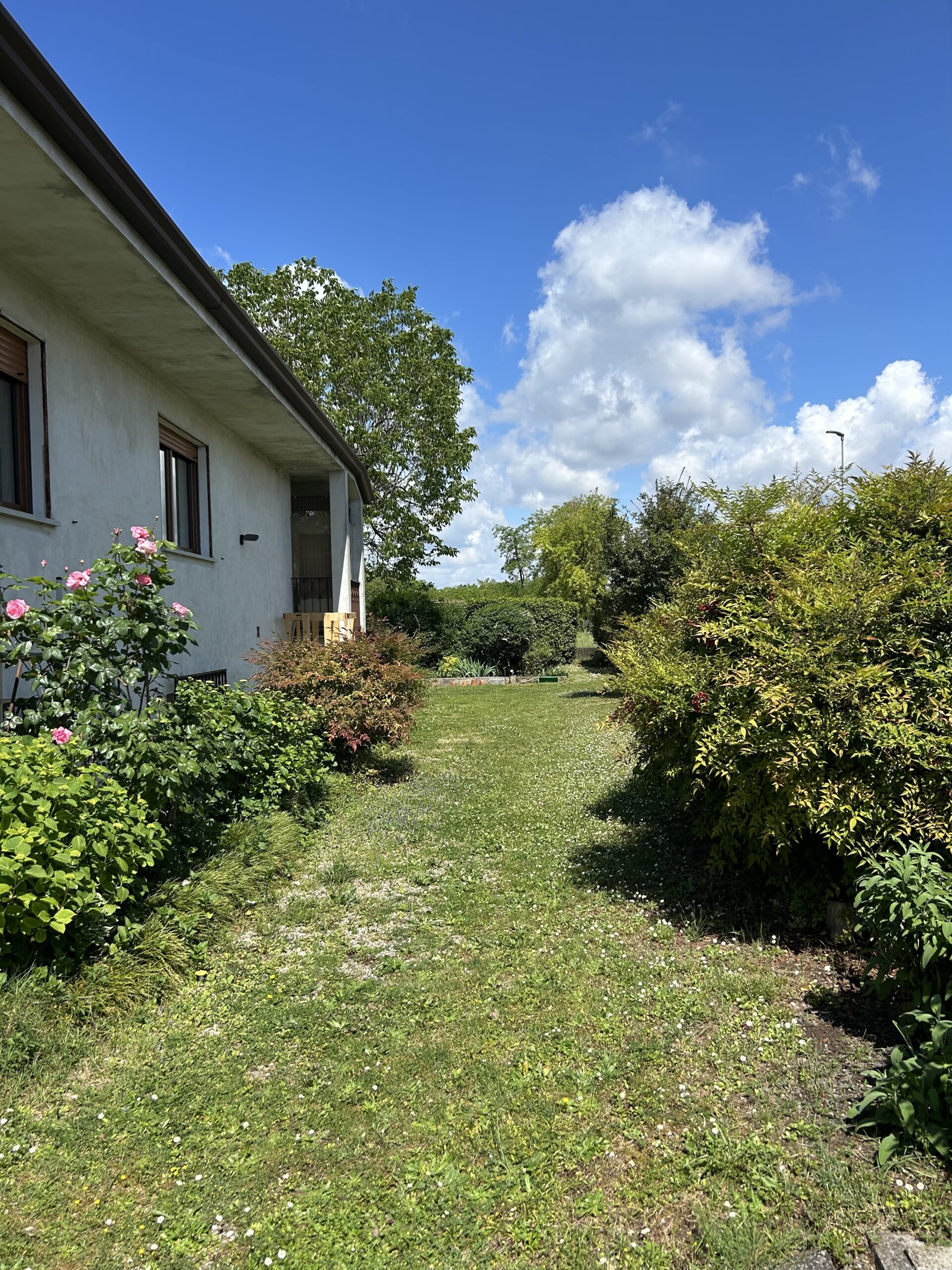 VILLA BIFAMILIARE CON GIARDINO