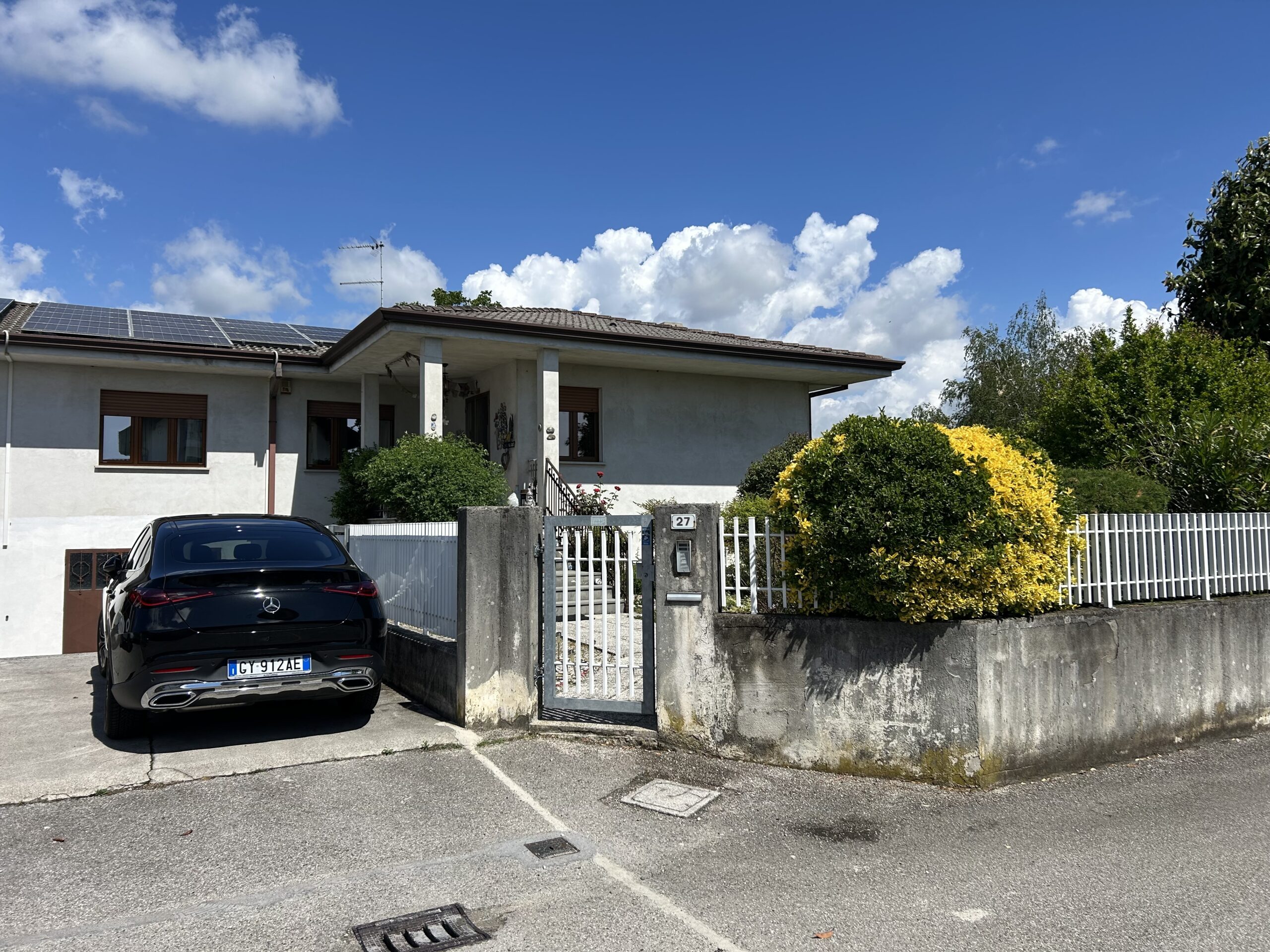 VILLA BIFAMILIARE CON GIARDINO
