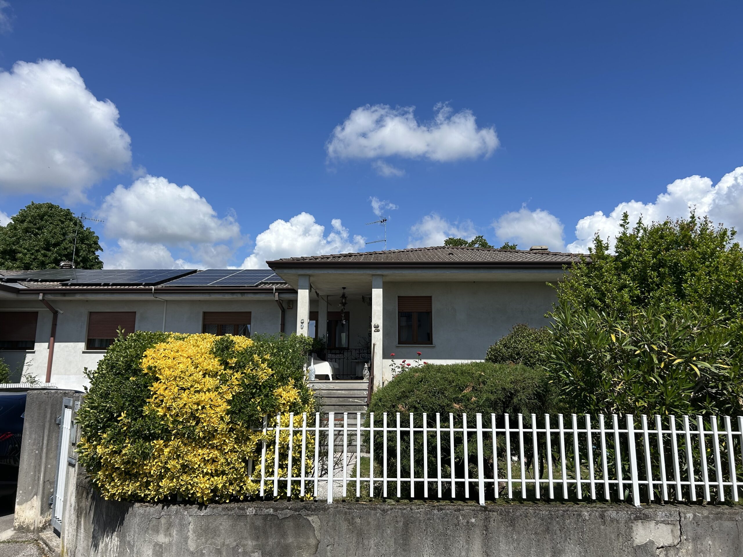 VILLA BIFAMILIARE CON GIARDINO