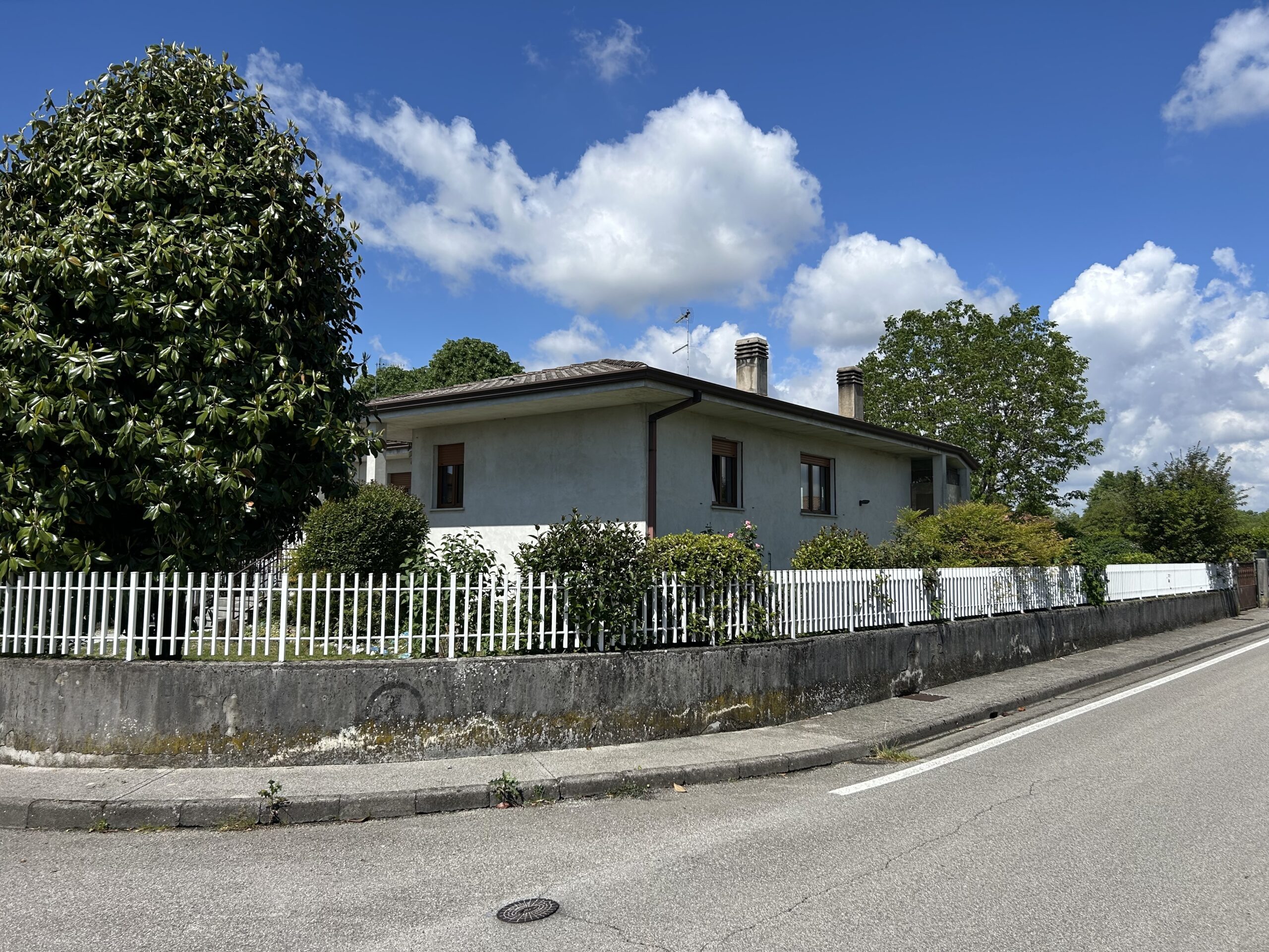 VILLA BIFAMILIARE CON GIARDINO